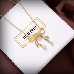 A classic women's necklace