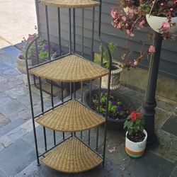 Corner folding shelf