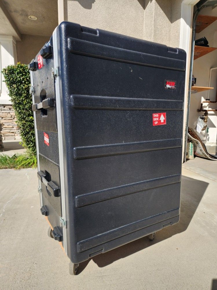 Gator 16u Rack Case on Casters