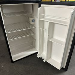 $60 Mini Fridge 