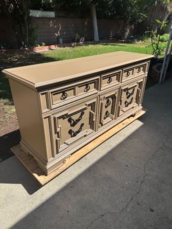 THOMASVILLE DRESSER