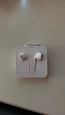 NEW Apple wired EarPods lightning