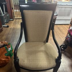 Round table and Chairs 