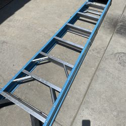8ft ladder (like New)