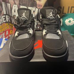 Air Jordan 4s Retro White Thunders