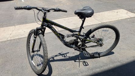 Mongoose Standoff 26" Mountain Bike