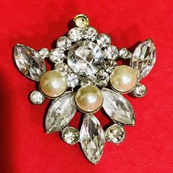 Vintage Beautiful  3 Pearl Ringtone Brooch