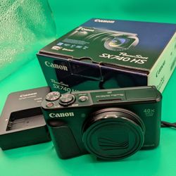 Canon PowerShot SX740 HS (40x Zoom) with accesories 