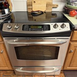 Electric GE Stove/ Oven