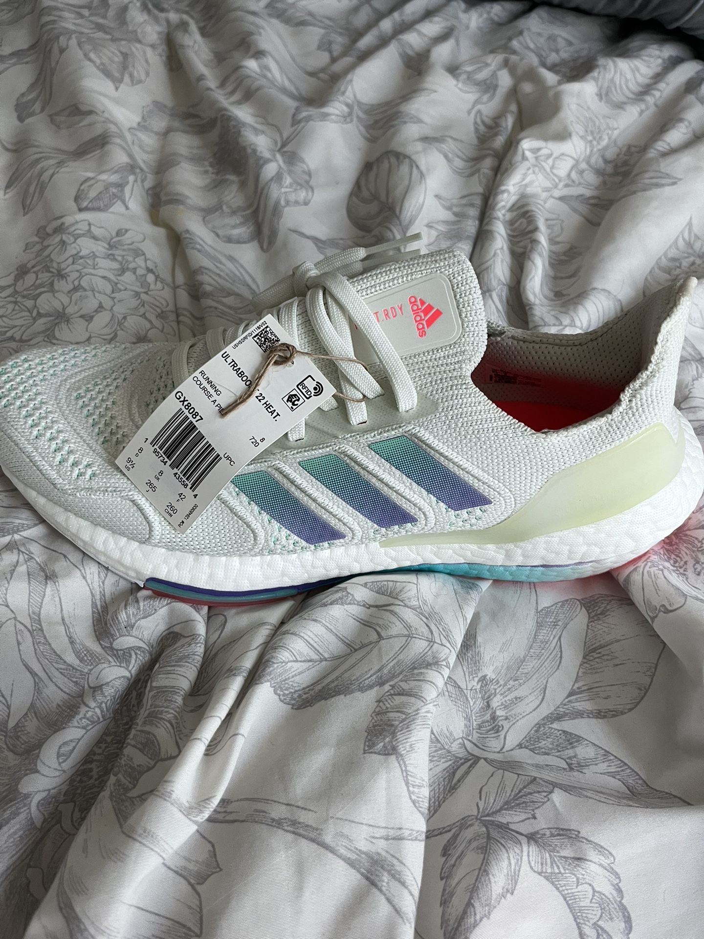 Woman's 9.5 Adidas Ultra boost for Sale in Whittier, CA - OfferUp