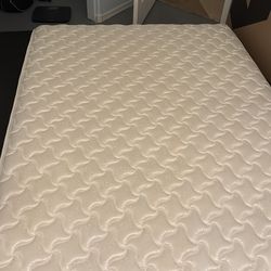 Queen sized spring and foam mattress