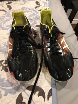ASICS track racing spikes