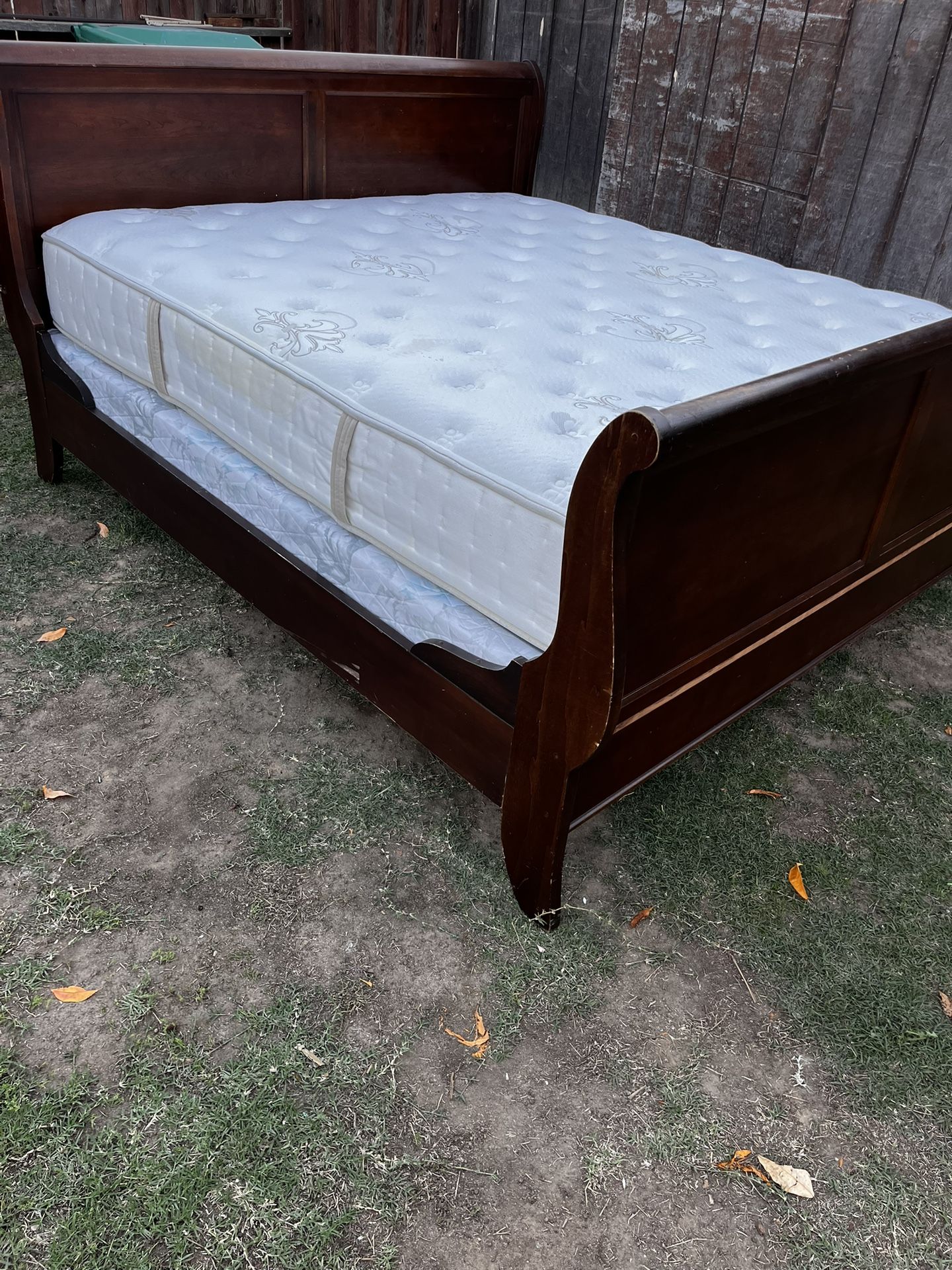 California King Bed Frame And Mattress ‼️