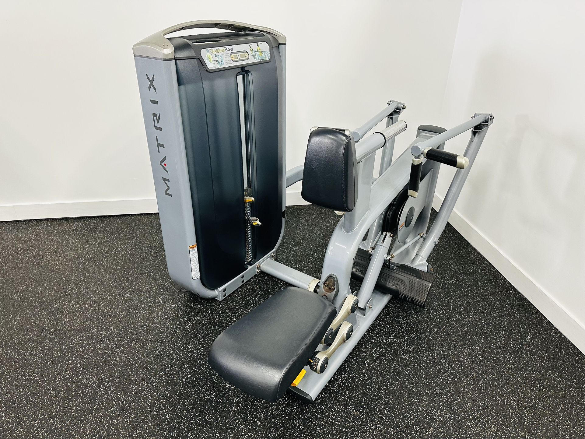 Matrix G7 Series Commercial Seated Back Row Machine - Gym Equipment - Workout