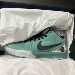 Kobe 5 Girl Dad Size 11 Brand New