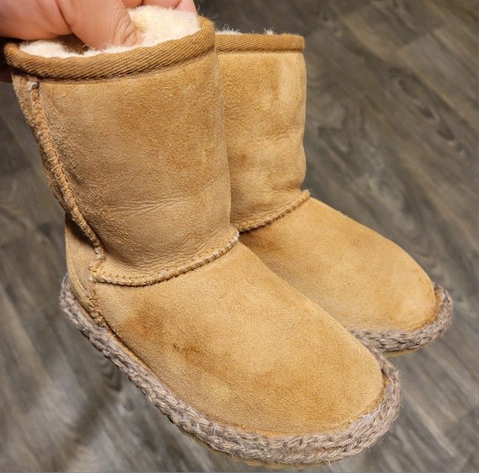 UGG Toddler kids Boys Girls Mid-Calf Boots Chestnut Brown 1017703T Sheepskin Size 10