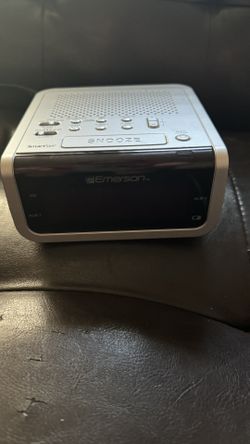 Small Emerson Am Fm Radio 