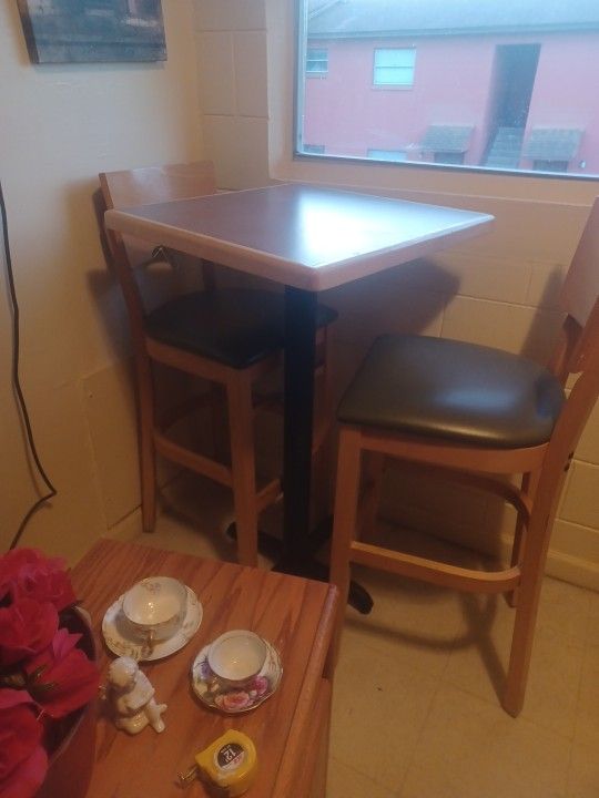 High Top Table With 2 Chairs
