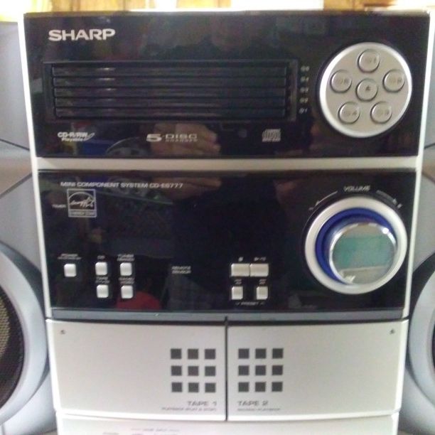 Sharp 300 Watt 5 Disc Changer Mini System for Sale in Thornton, CO
