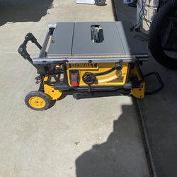 10” Table Saw Dewalt With Stand 