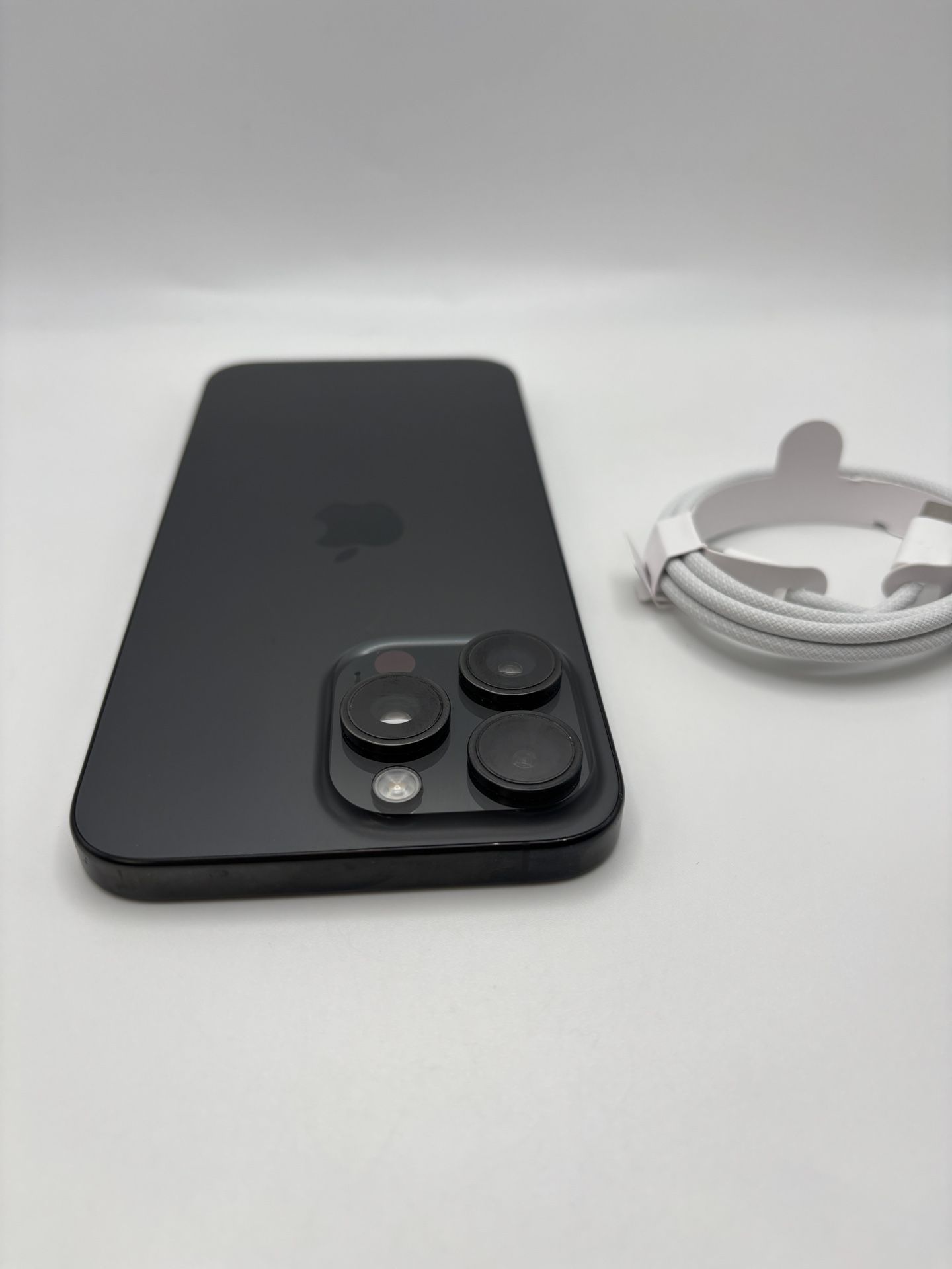 Black titanium iPhone 15 pro max 256gb unlocked for any carrier battery health 81% iPhone is in excellent condition and everything works perfectly ++
