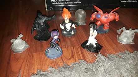 DISNEY INFINITY FIGURINES ***WILL NOT SEPARATE***