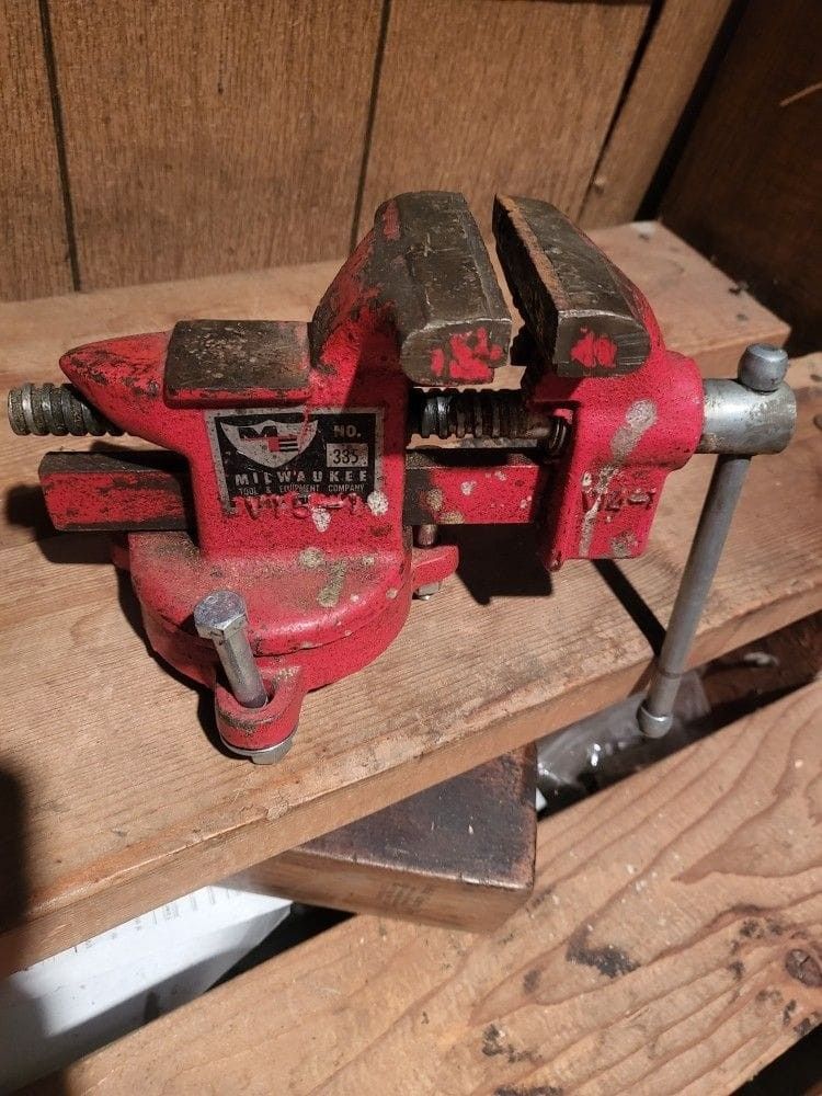 Bench Vise Milwaukee