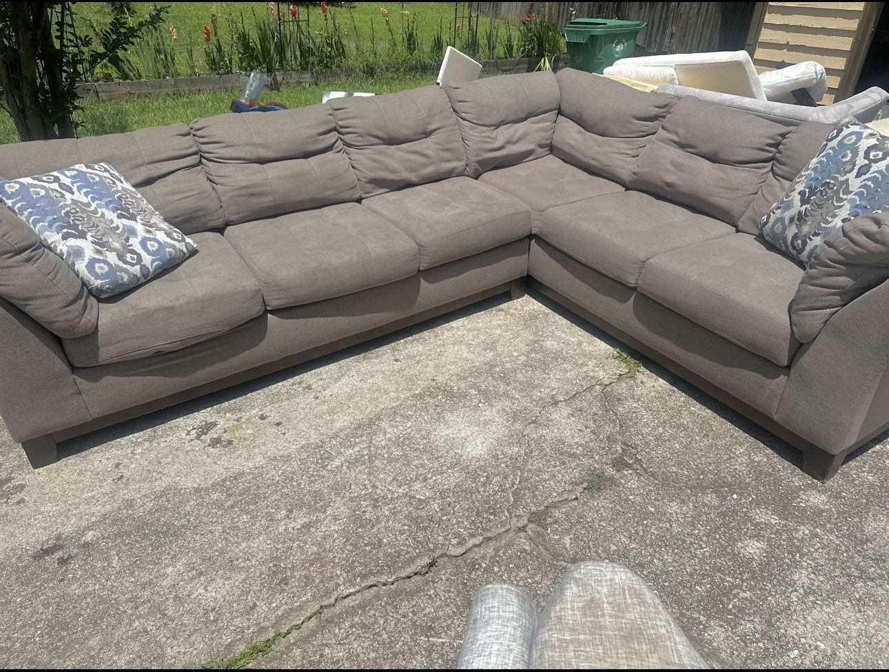 Grey Sectional With Free Delivery 🚛