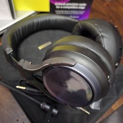 Corsair Virtuoso RGB Wireless XT High-Fidelity Gaming Headset