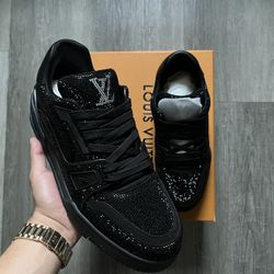 LV TRAINERS⚜️$160❗️Size 10✅