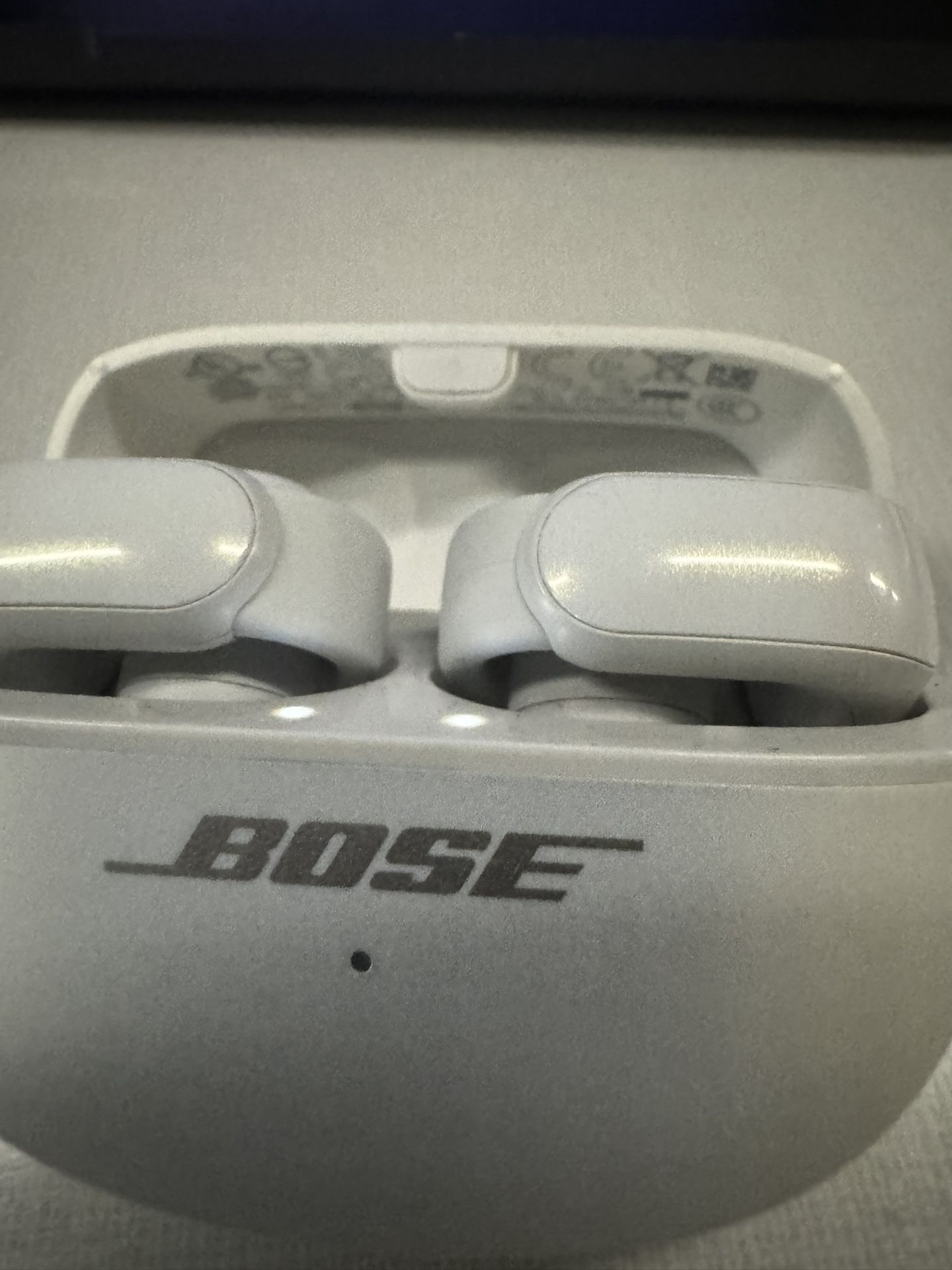 Like New Bose Earbuds White
