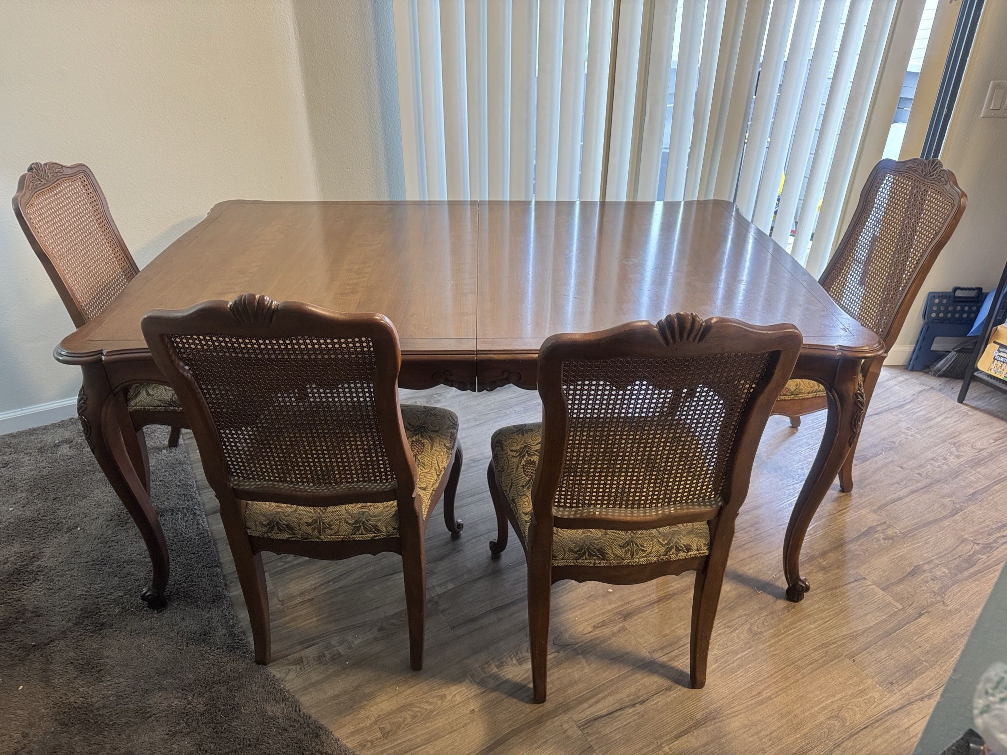 Antique Dining Table With 4 Leaves And 4 Chairs