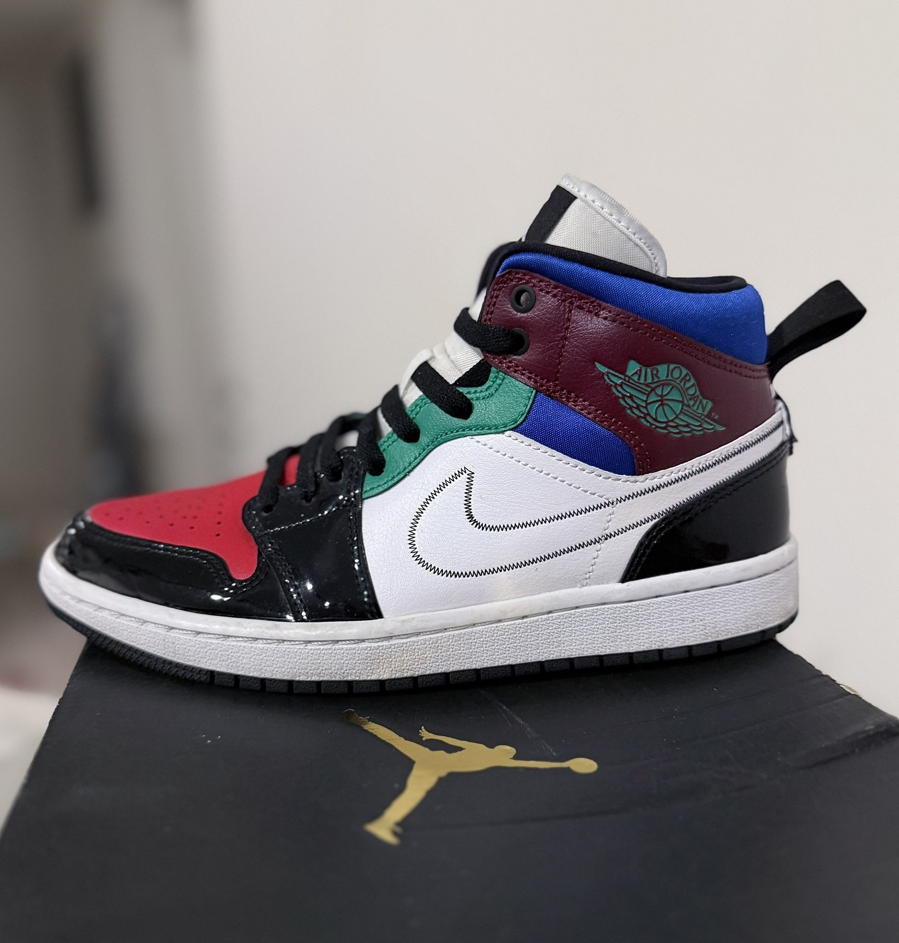 Air Jordan 1 Mid SE Women's Shoes (2020) - Size 8