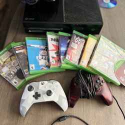 Xbox One, Headphones 2 Controlers, 8 Games.