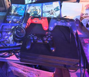 Sony PlayStation 4 Pro CUH-7215B - Moddable FW 12.02 - Bundle with