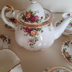 Royal Albert old country roses 13pc. 