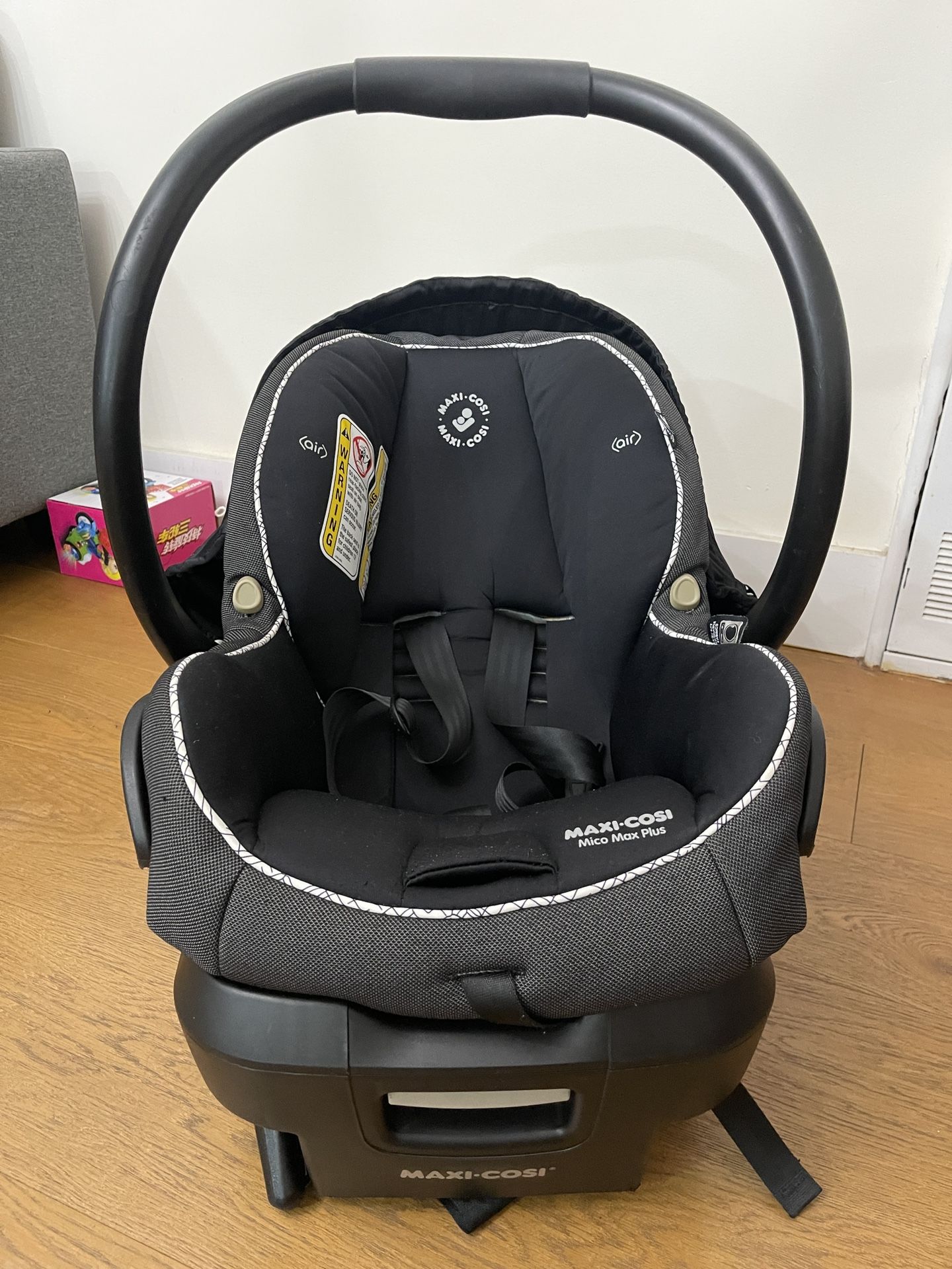 Maxi cosi carseat with base