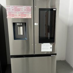 🌟 Brand New Samsung FAMILY HUB 📺 Refrigerator Available! 🌟