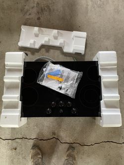 2025 GE 36in 5-Burner Electric Cooktop