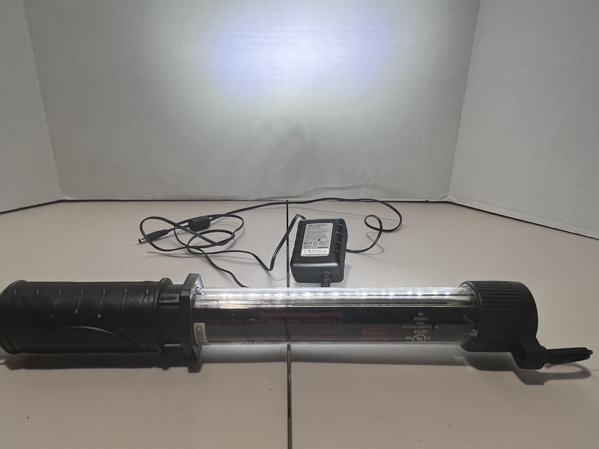 CRAFTSMAN Cordless Rechargeable Work Light 35 LED Lights with Chargers 73904. Very good condition and fully functional.