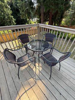 5-piece outdoor table and chair set