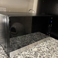 LG 2.0 cu. ft. NeoChef Countertop Microwave with Smart Inverter and Sensor