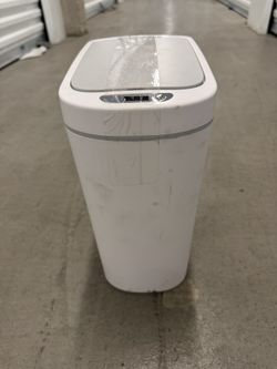 Bathroom Trash bin