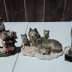 Wolf Figurines 