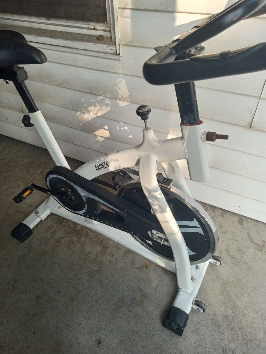 Freestyle Exercise Bike AKONZA