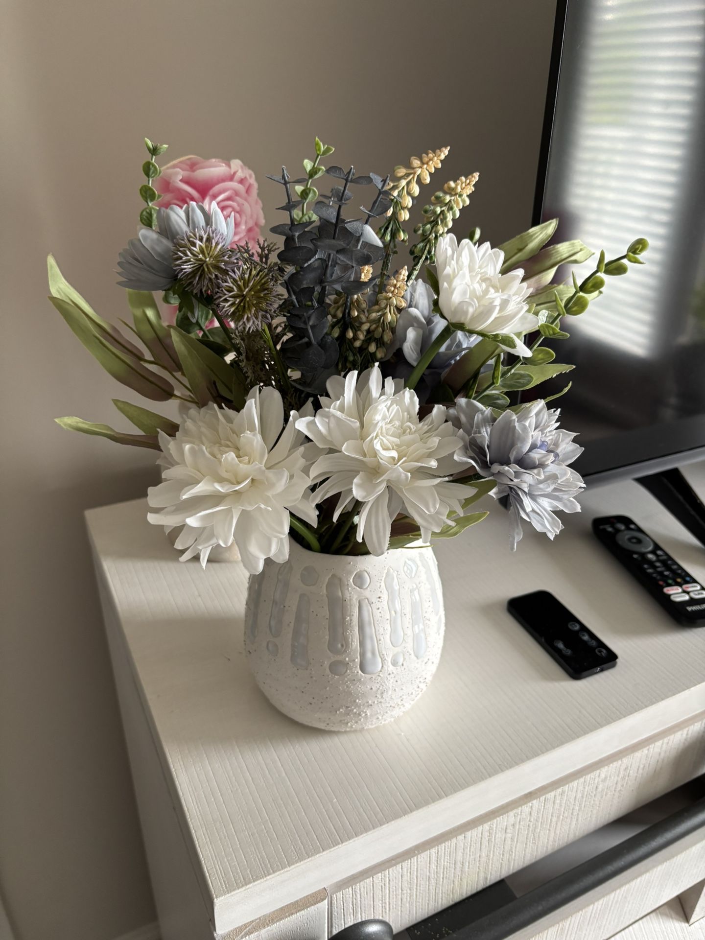Table flower arrangement