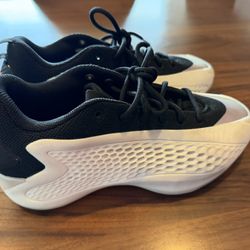 Anthony Edwards Basketball Shoes - size 7 Men’s 
