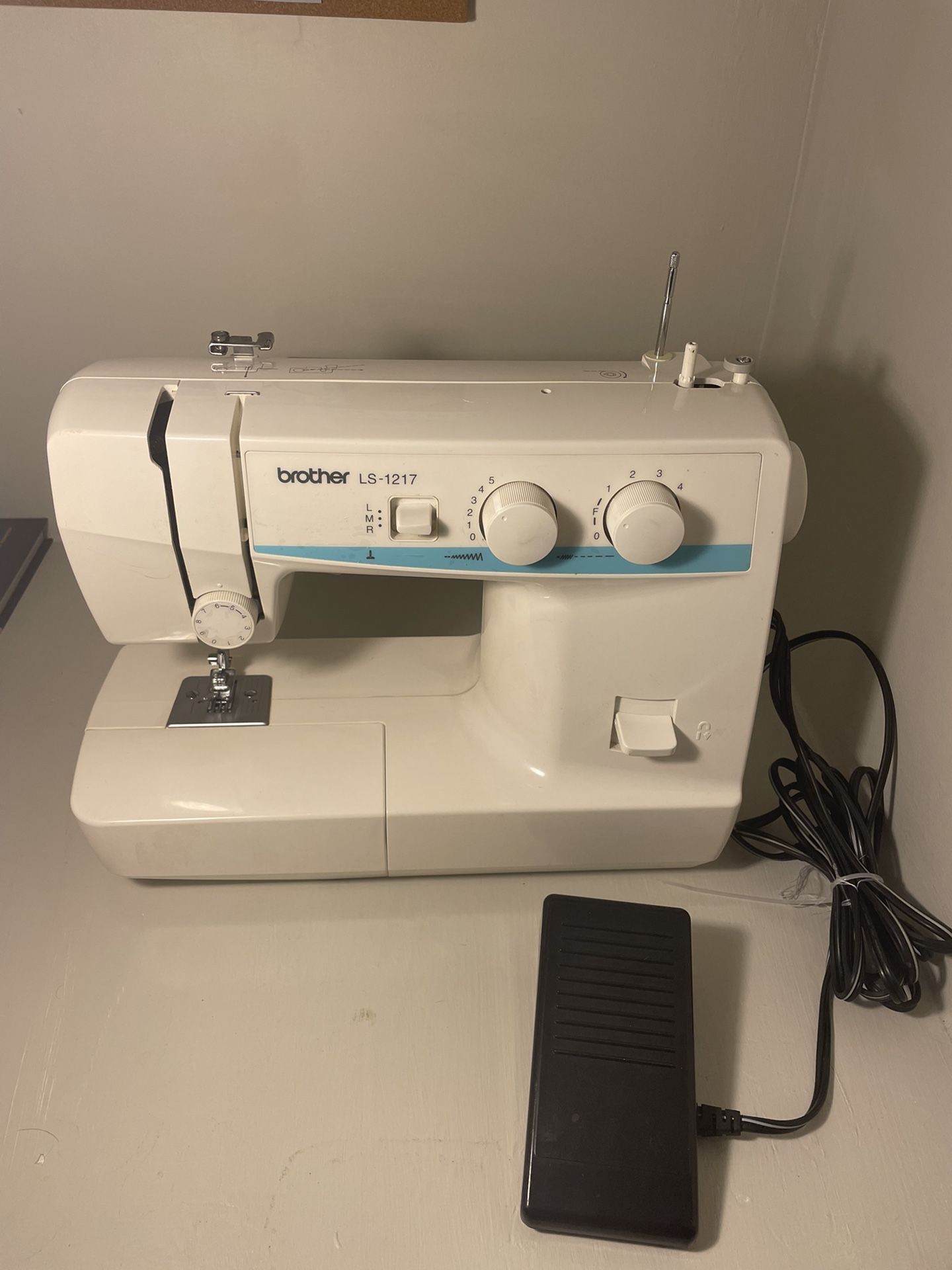 Brother LS-1217 Sewing Machine w/ Pedal