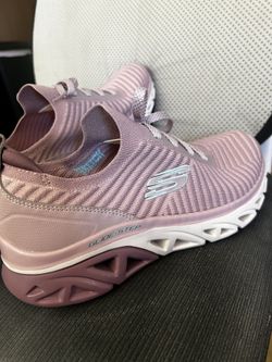 SKECHERS