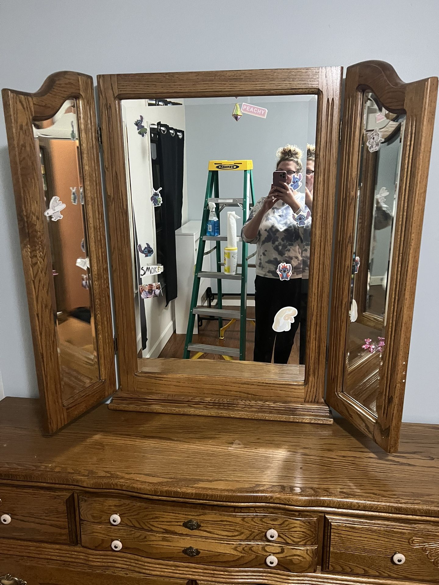 Dresser With Mirror for Sale in Toledo, OH OfferUp